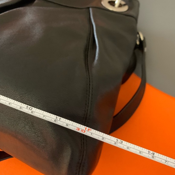 Coach “Ashley Leather Pleated Hippie Bag”Leather Purse Like New condition ❤️ - Picture 7 of 9